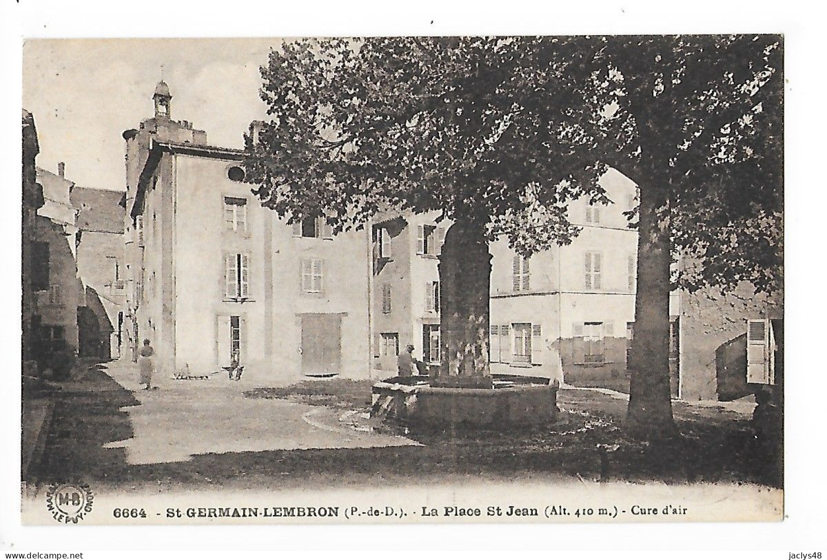 SAINT-GERMAIN-LEMBRON  (cpa 63)  Place St Jean - Animation - - Saint Germain Lembron