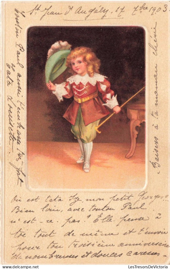 Fantaisies - Enfant Déguisé En Gentihomme Avec Chapeau à Plume - Colorisé  -  Carte Postale Ancienne - Bébés