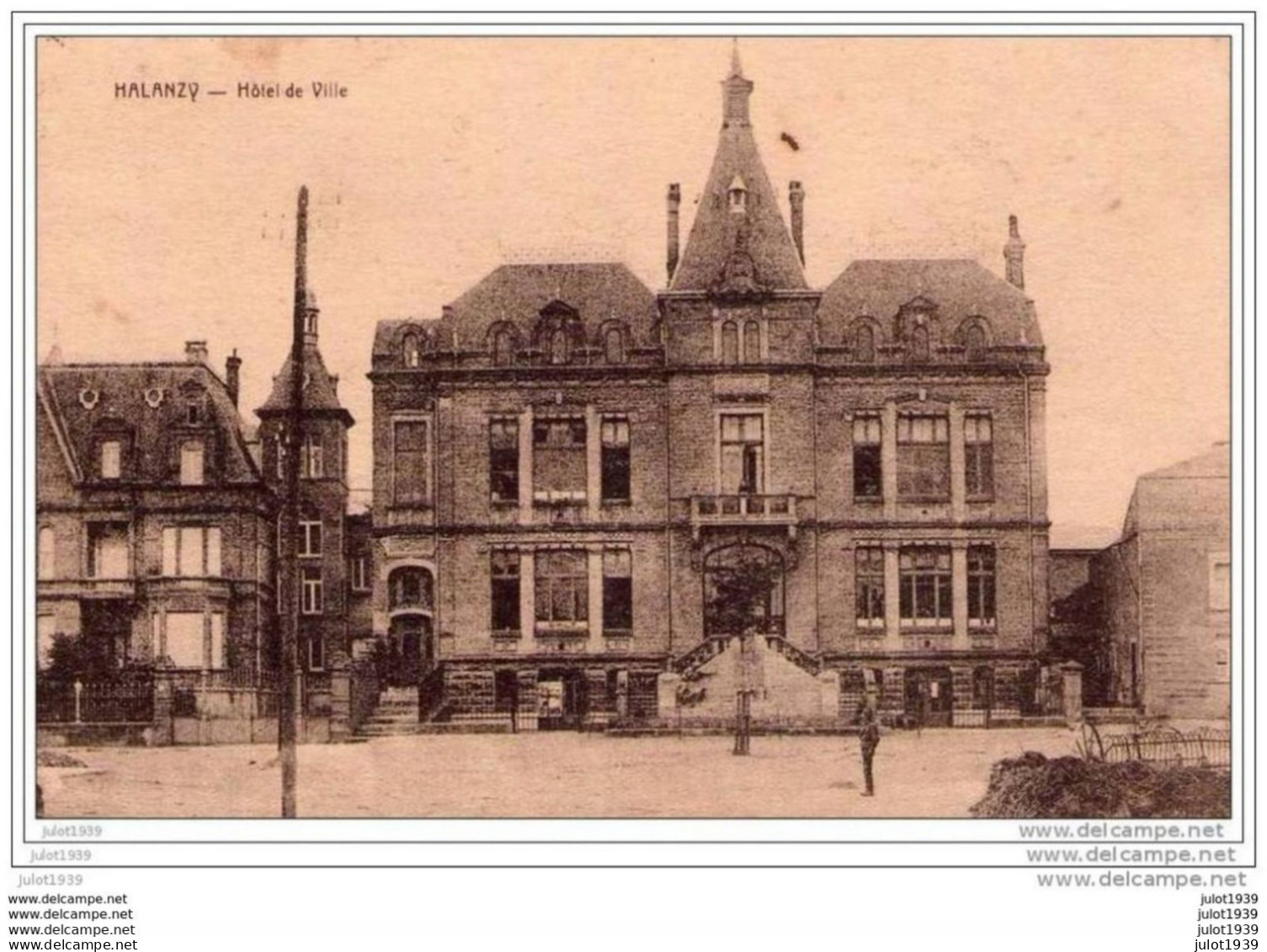. HALANZY ..-- Hôtel De Ville . 1926 Vers RULLES ( Melle Joséphine GILLET ) . Voir Verso . - Aubange