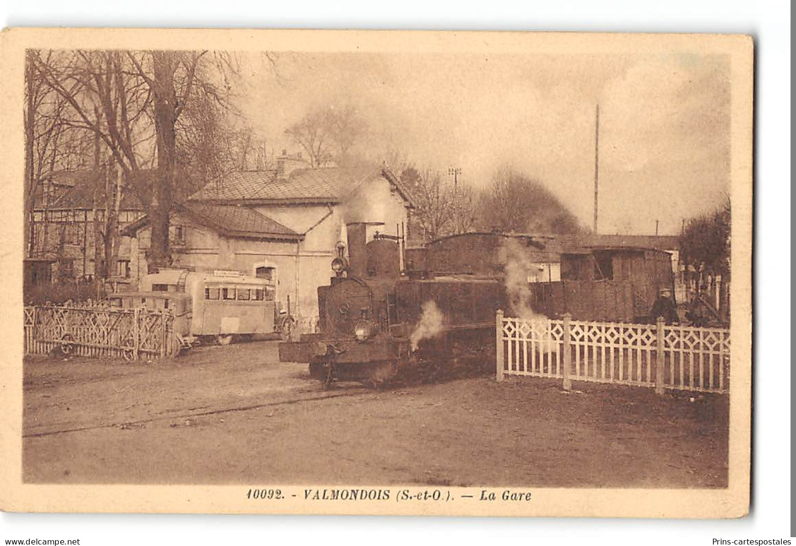 CPA 95 Valmondois La Gare Train Tramway - Valmondois