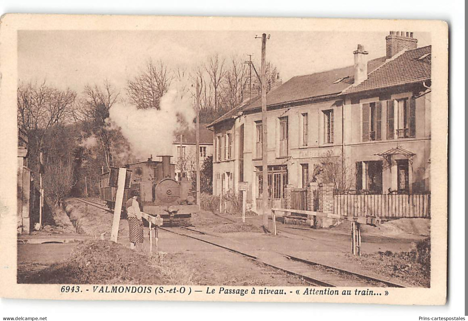 CPA 95 Valmondois Le Passage à Niveau Tramway - Valmondois