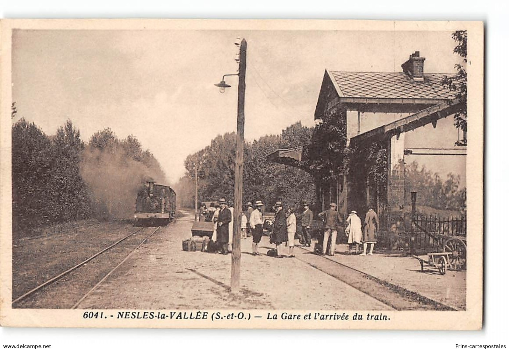 CPA 95 Nesles La Vallée La Gare Train Tramway - Nesles-la-Vallée