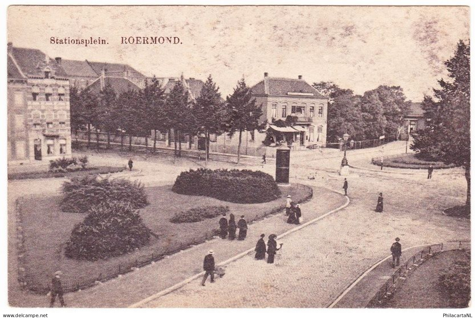 Roermond - Stationsplein Met Volk - 1915 - Roermond