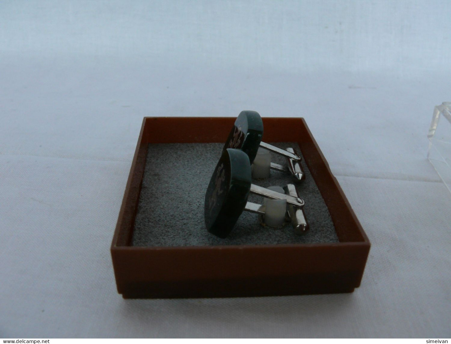 Vintage Cufflinks Green Stone With Inlaid Metal In Original Box #2091 - Boutons De Col /de Manchettes