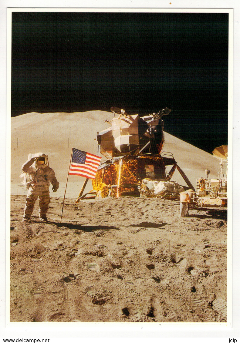 APOLLO 15 - James Irwin Près Du LM Et Du Rover.  Les Monts Hadley Sont En Arrière-plan.  Juillet 1971. - Astronomie