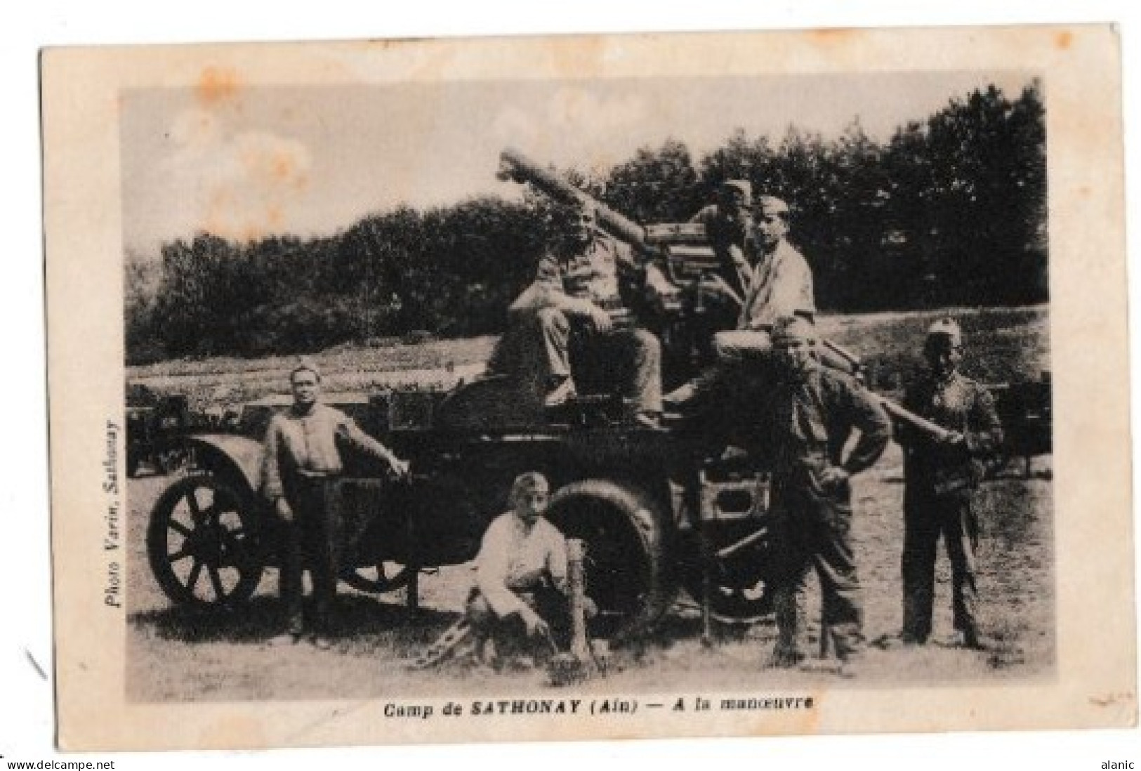 CPA- Militaires Camp De Sathonay Ain A La Manoeuvre Matériel Militaire- CIRCULEE-ANIMEE - Manoeuvres