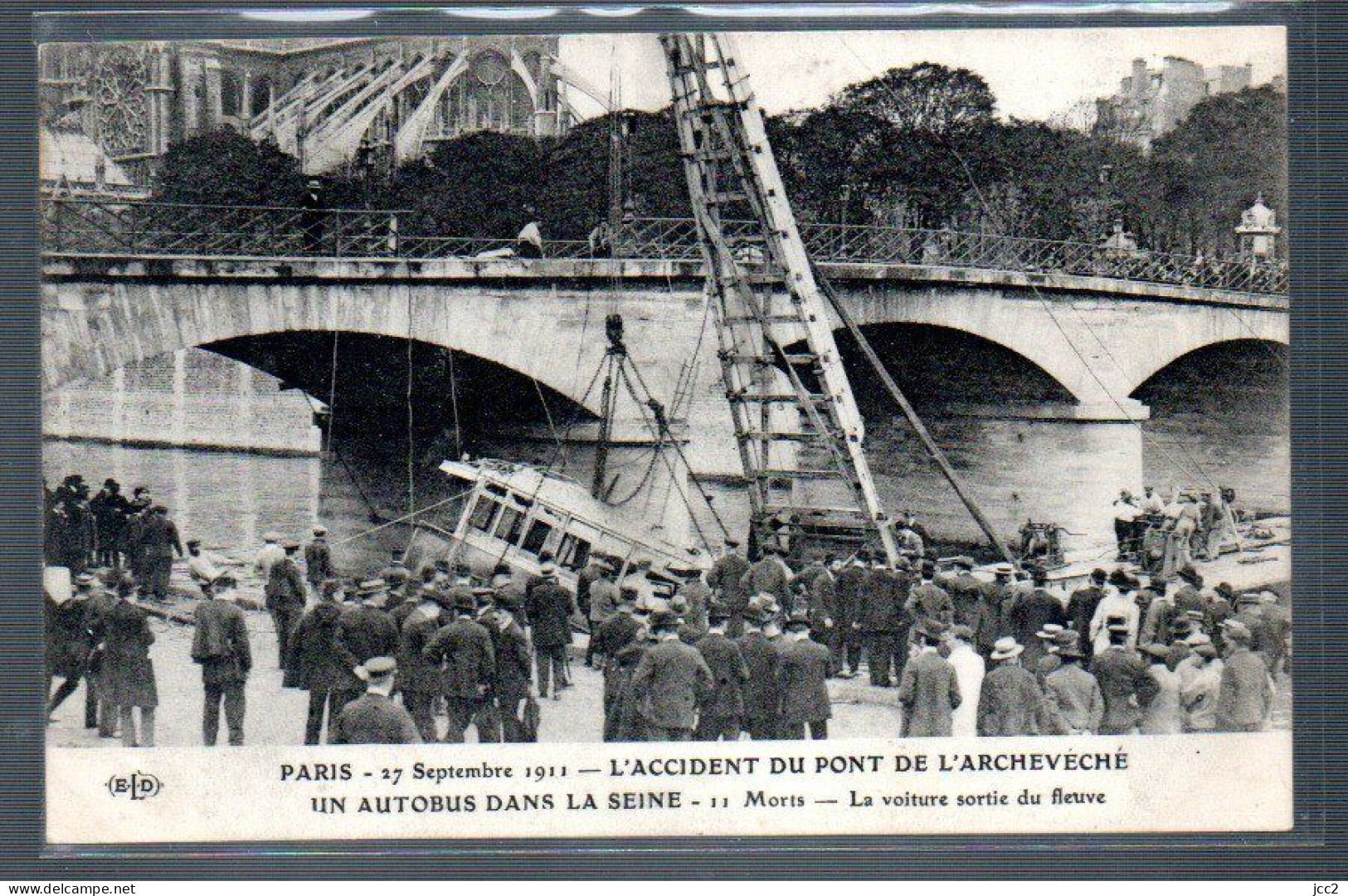 Catastrophe - Accident Du Pont De L'Archevêché Un Autobus Dans La Seine - Voiture Sortie Du Fleuve - Katastrophen