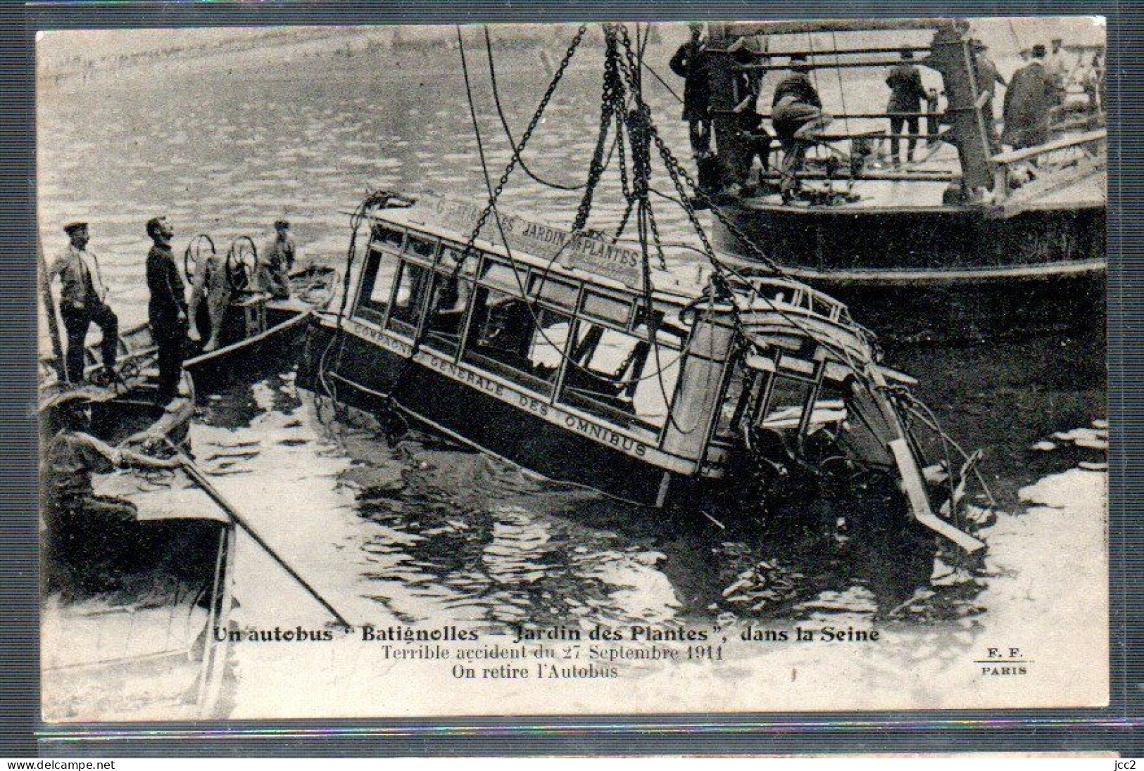 Catastrophe - Paris -Autobus Batignoles - Jardin Des Plantes 27Septembre 1911 -On Retire L'autobus - Katastrophen