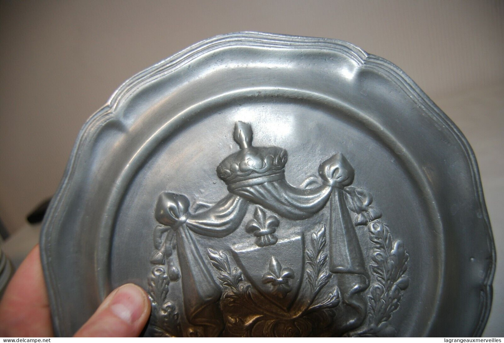 C232 Très Ancienne Assiette En étain - XIX - Blason - Tins