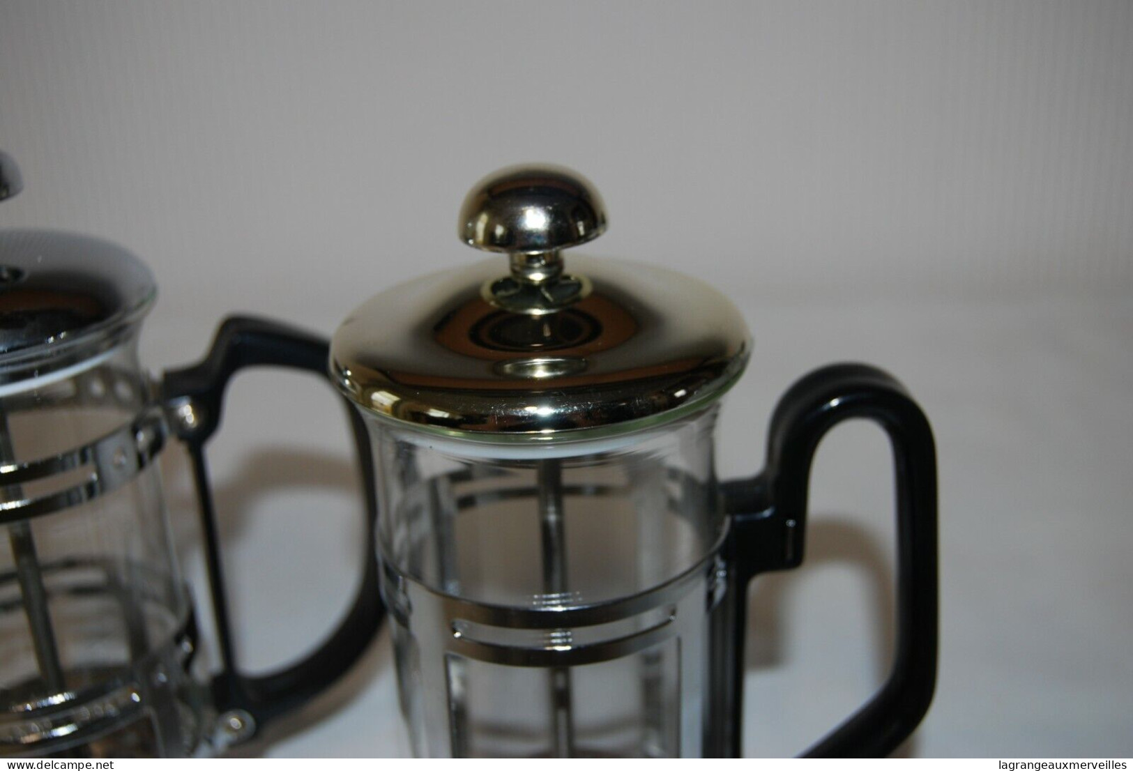 C232 2 Anciennes Tasses De Thé Avec Diffuseur Intégré - Teapots