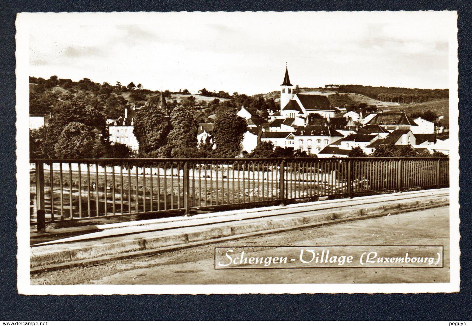 Luxembourg. Schengen (Remich). Panorama Du Village Avec L'église Saint-Sauveur - Remich