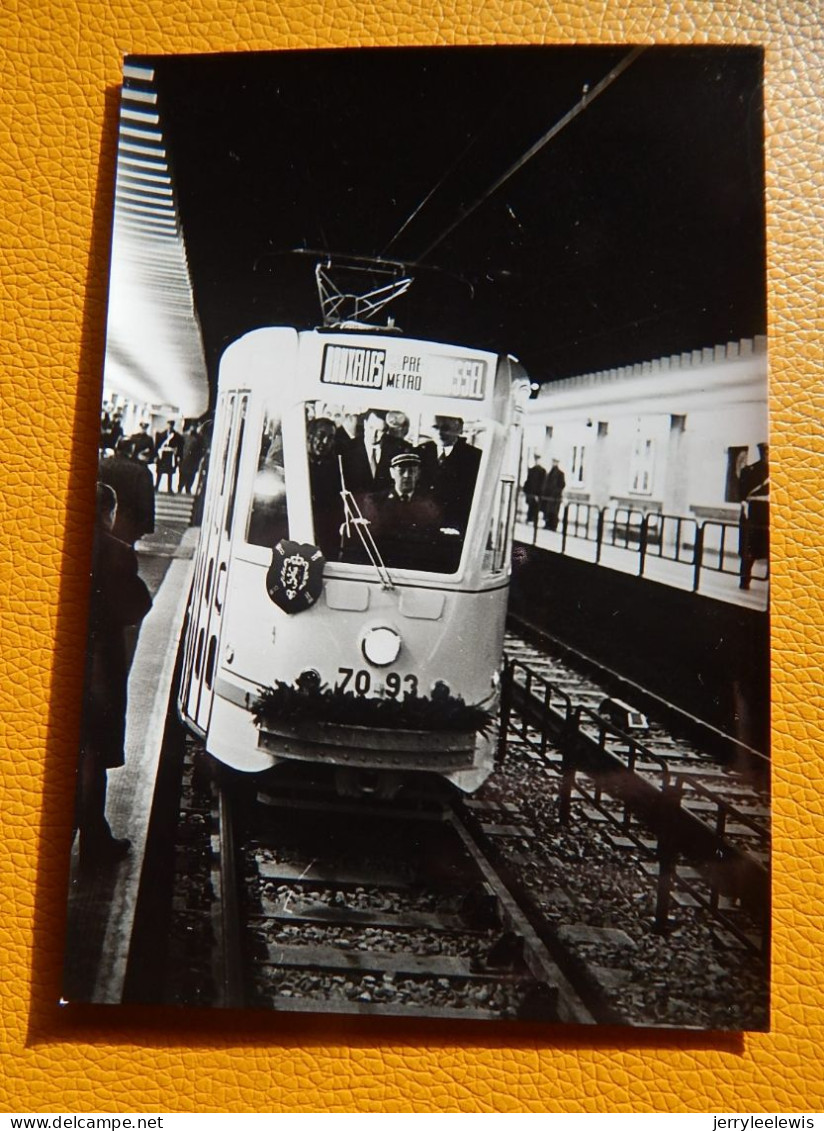 BRUXELLES - Inauguration Du Pré-métro Par Le Roi Baudoin En 1969 -  (Photo R. TEMMERMAN) -  (9 X 13 Cm) - Trasporto Pubblico Metropolitana