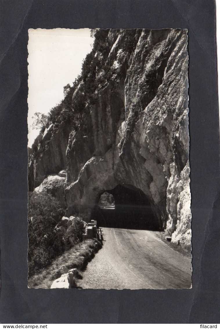 124915        Francia,    Route  De  Saint-Claude  A La Faucille,   La  Roche-Percee,   VG  1954 - Franche-Comté