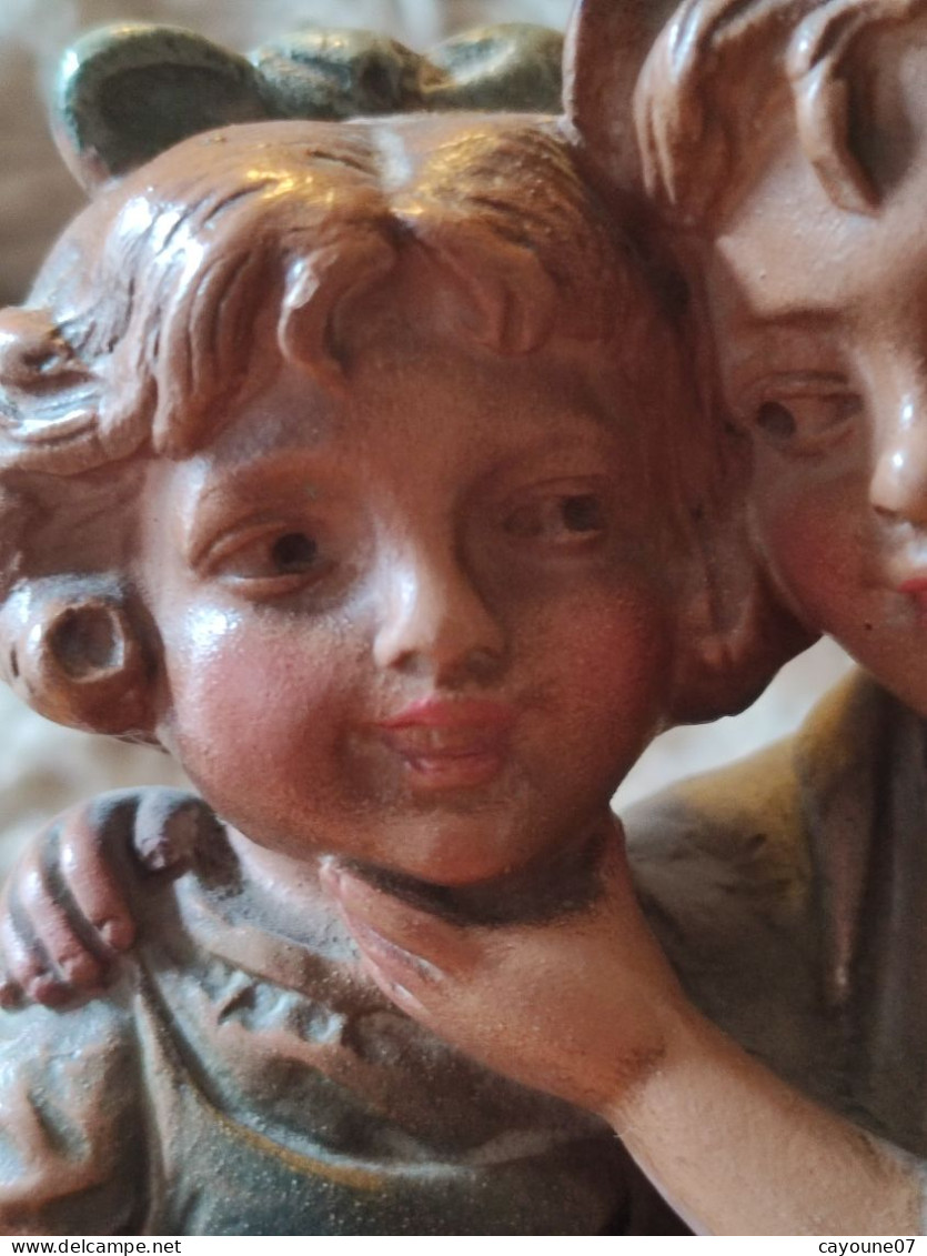 Sujet en plâtre polychrome statue jeunes enfants garçon et fillette titré "Risquons-nous"