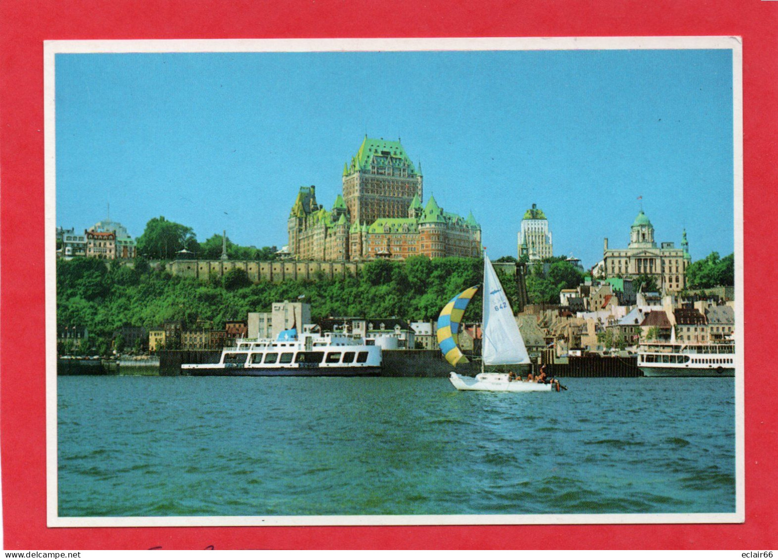 Québec QUE. Une Agréable Randonnée Sur Le Saint Laurent Devant Québec La Capitale Le Château Frontenac - Québec - Château Frontenac