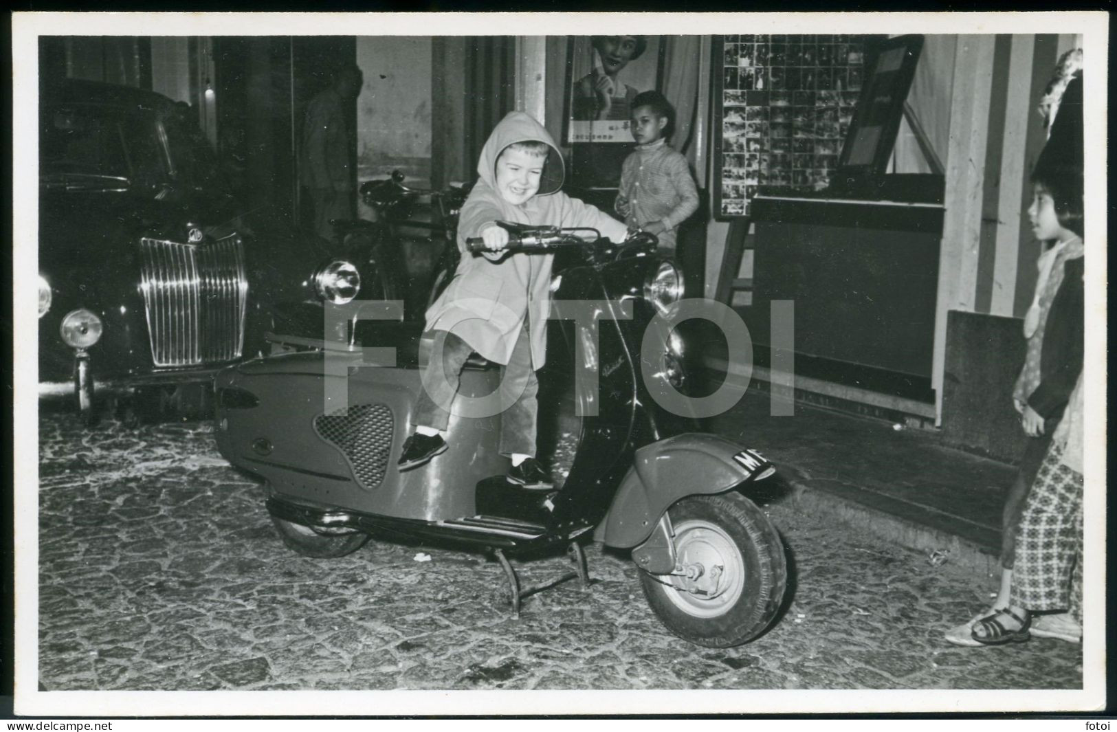 50s REAL PHOTO FOTO POSTCARD SCOOTER FUJI RABBIT S61 JAPAN MACAU MACAO HONG KONG HK MG CARTE POSTALE - Macao