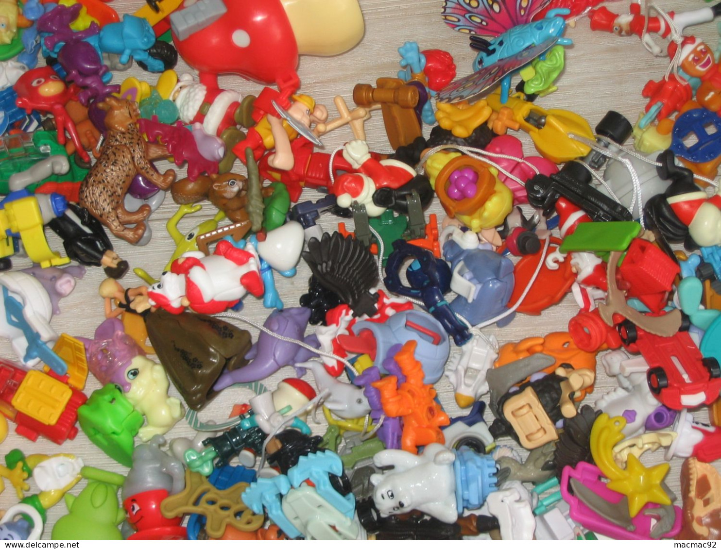 Gros Lot De KINDER - Environ 150  *** EN ACHAT IMMEDIAT *** - Lotes