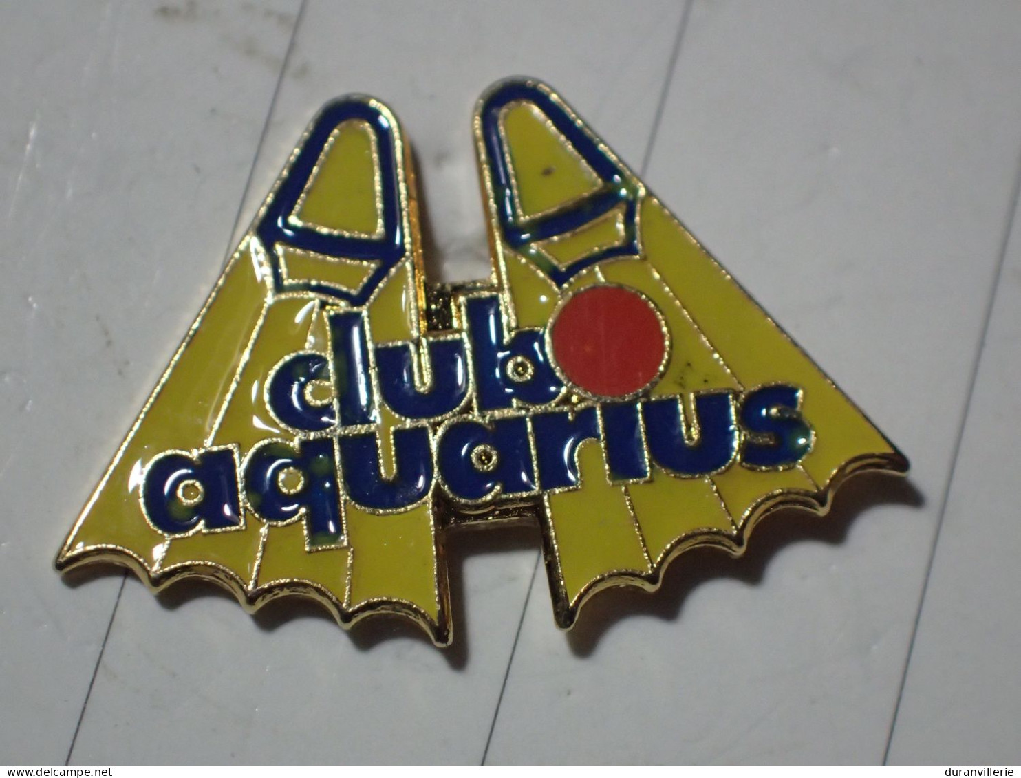 Pin's Centre De Loisirs Sport Plongée Palmes CLUB AQUARIUS (groupe Club Med) - Duiken