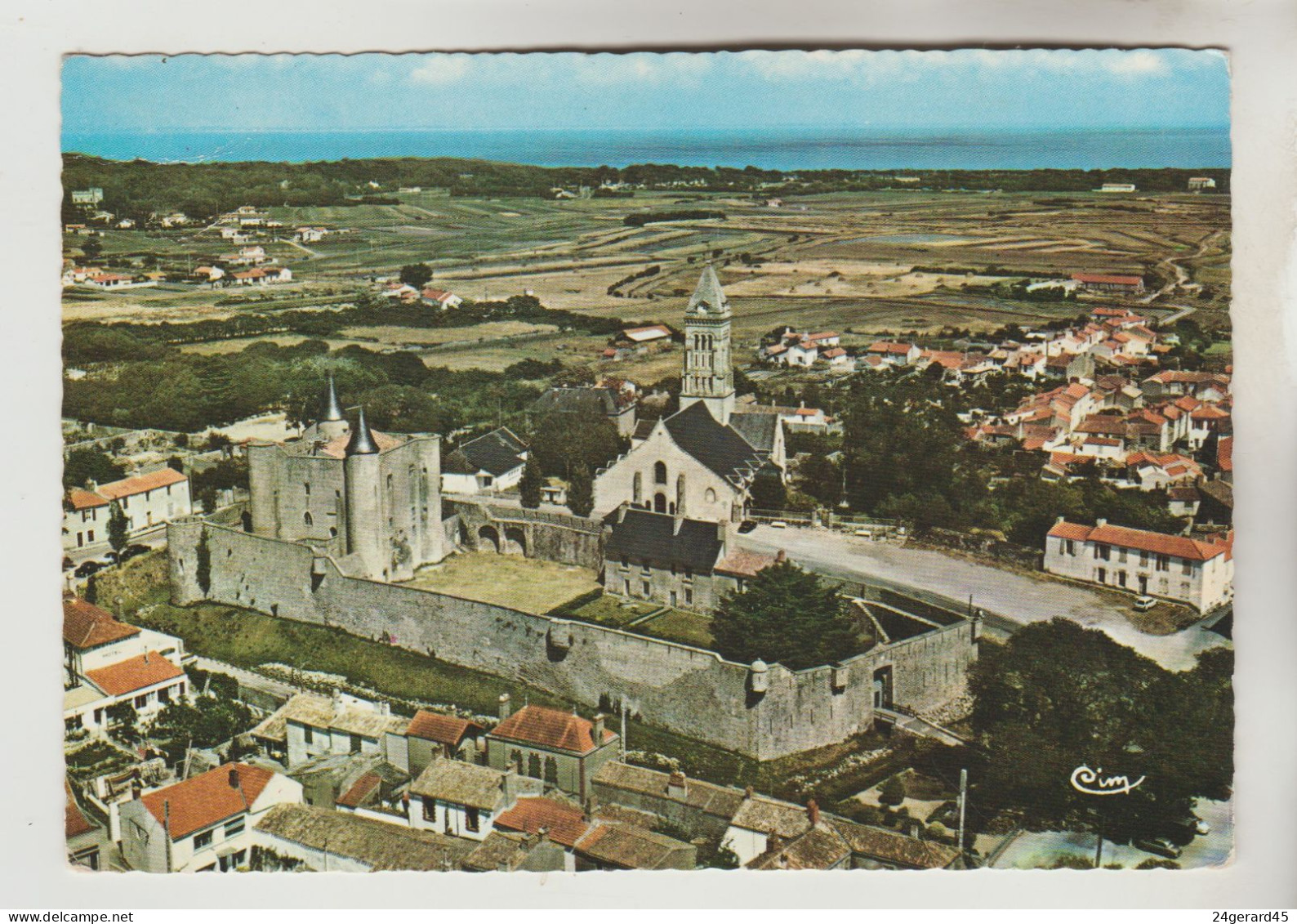 CPSM NOIRMOUTIER (Vendée) - Vue Aérienne : La Château Et L'Eglise - Noirmoutier