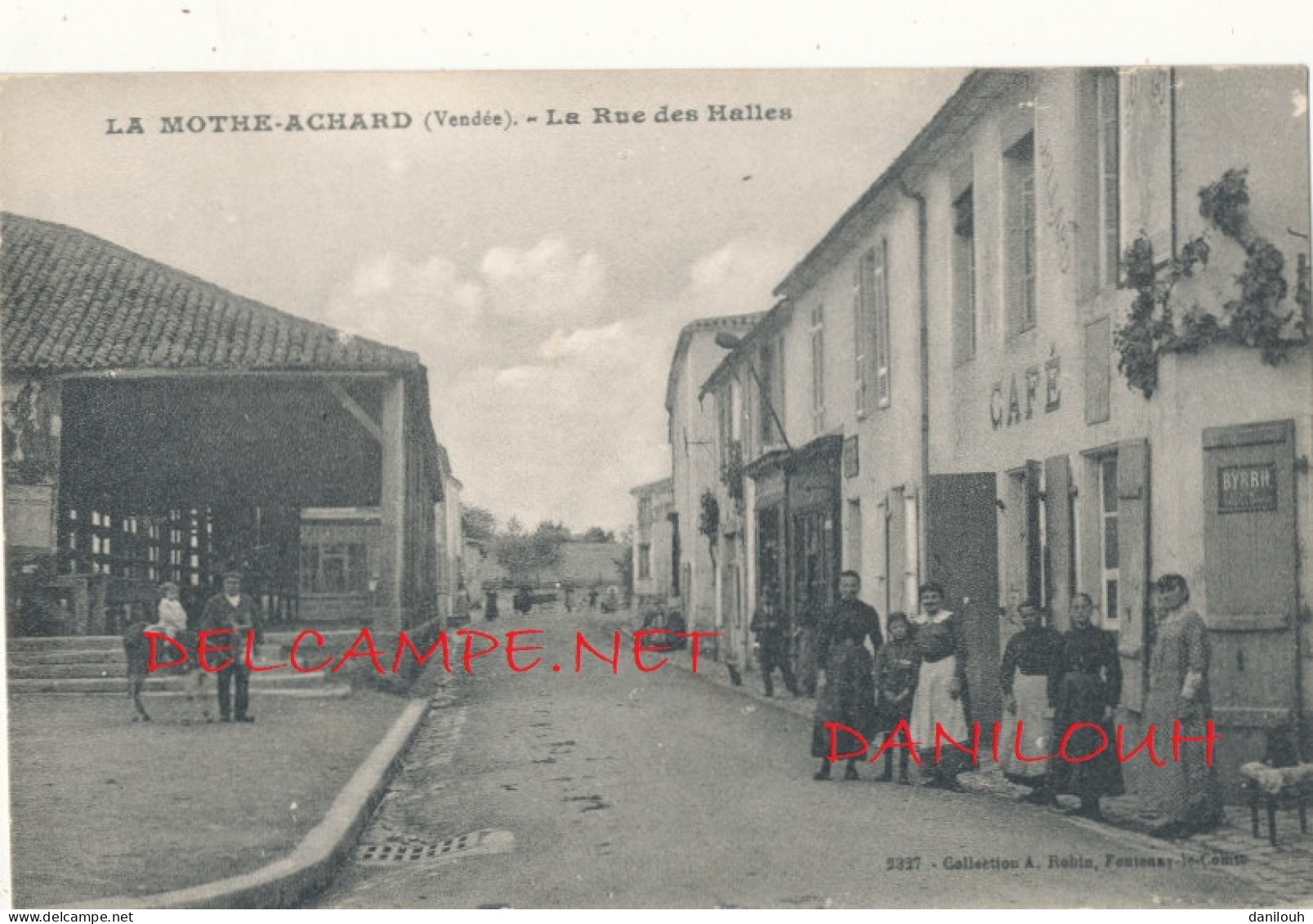 85 // LA MOTHE ACHARD    La Rue Des Halles  / Café à Droite / Edit Robin - La Mothe Achard