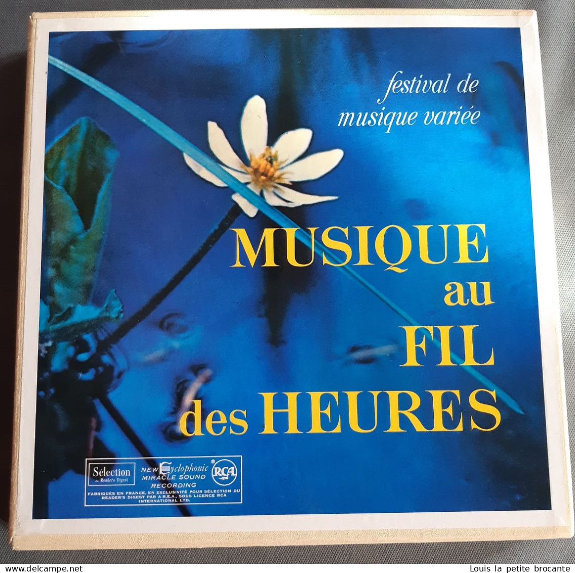 Coffret De 10 Disques "Musique Au Fil Des Heures". 33 Tours Stéréo. RCA , Sélection Du Reader's Digest. 33cm X 33cm X4cm - Collezioni