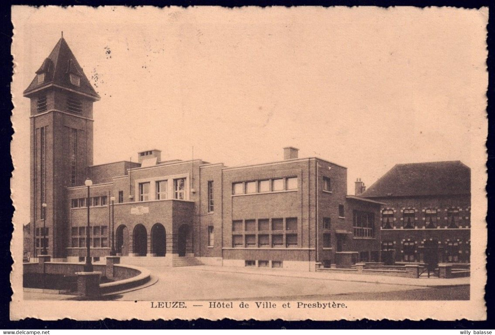 +++ CPA - LEUZE - Hôtel De Ville Et Presbytère  // - Leuze-en-Hainaut