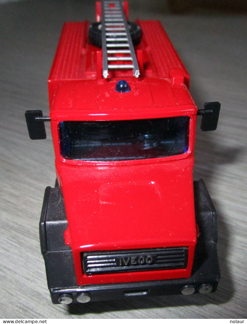 Camion De Pompier Iveco CCR 120.16 - Solido Hachette 1/50 ème - Solido