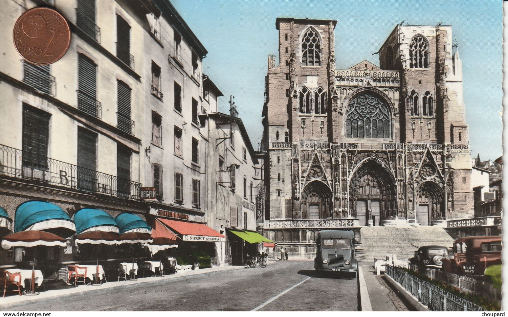 38 - Belle Carte Postale Semi Moderne De  VIENNE SUR LE RHONE     Place De La Cathédrale - Vienne