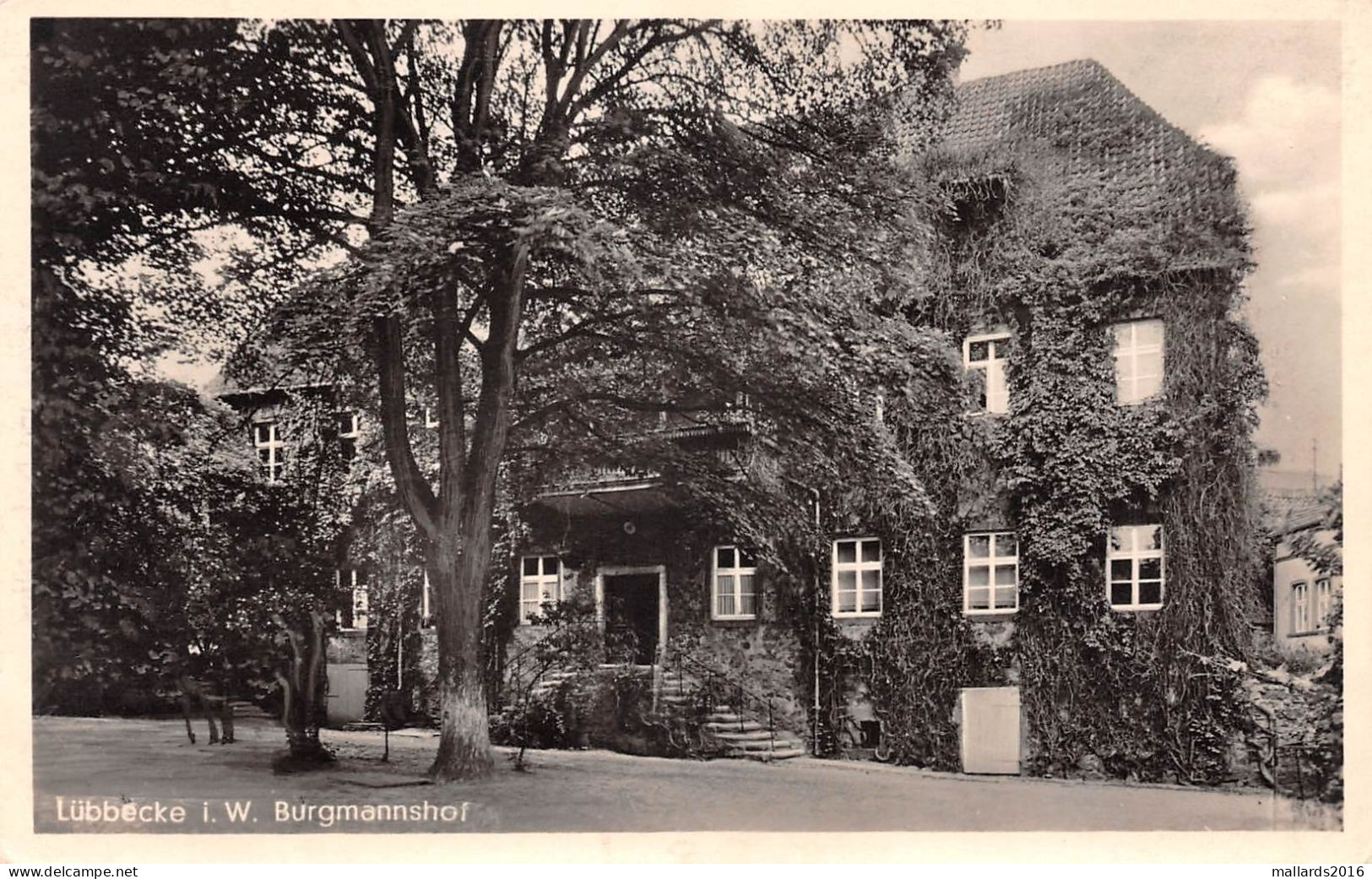 LUBBECKE - BURGMANNSHOF ~ AN OLD REAL PHOTO POSTCARD #234409 - Lübbecke