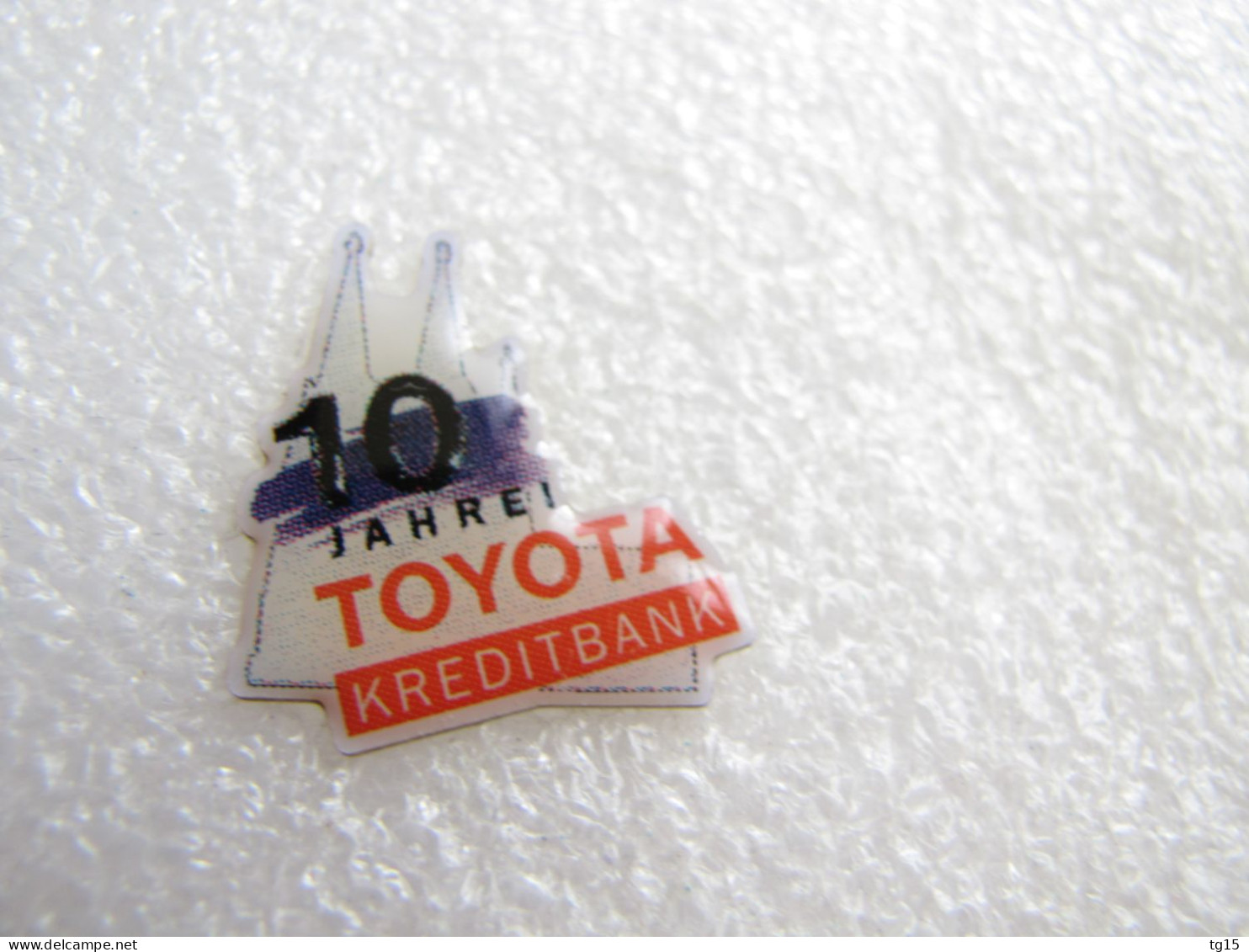 PIN'S      TOYOTA   KREDITBANK  10  JAHRE - Toyota