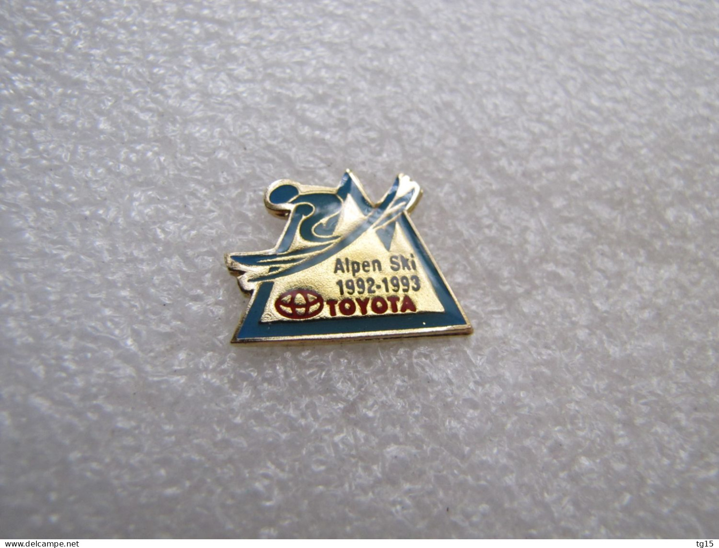 PIN'S      TOYOTA  ALPEN  SKI  1992 1993 - Toyota