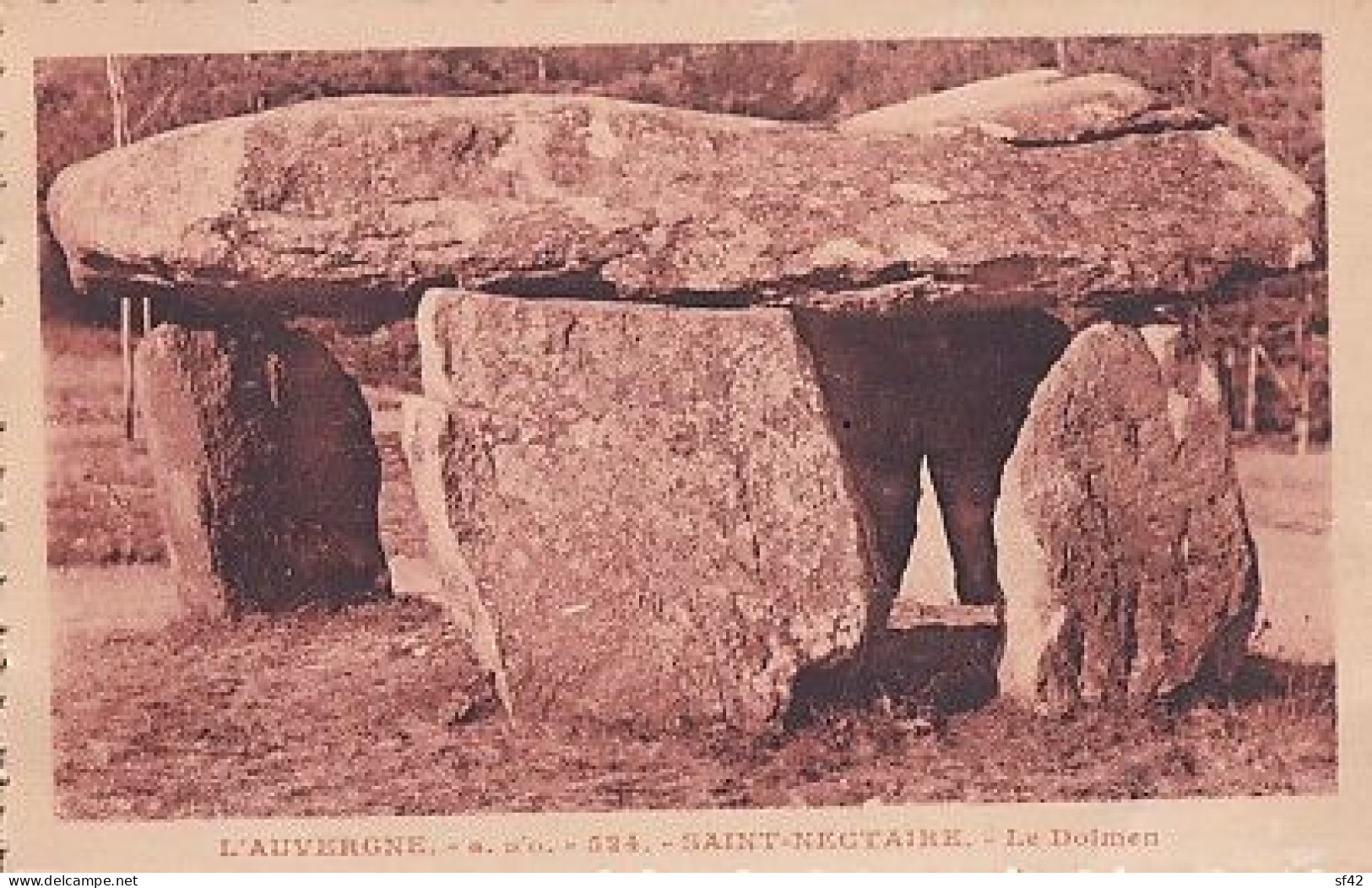 SAINT NECTAIRE             LE DOLMEN - Dolmen & Menhire