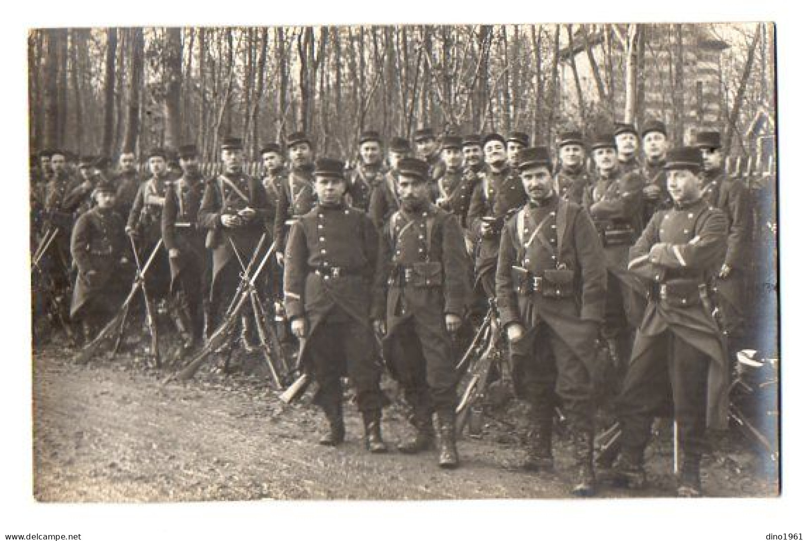 CPA 3469 - MILITARIA - Carte Photo Militaire - Un Groupe De Soldats En Tenue De Campagne En Forêt De FONTAINEBLEAU - Personnages