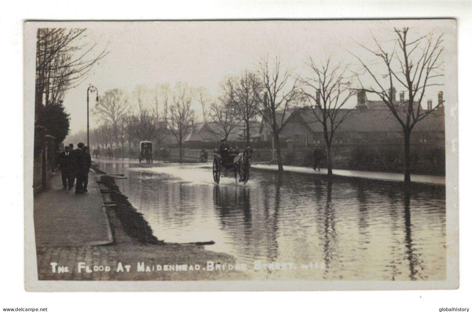 DH1630 - BERKSHIRE - BRIDGE ROAD - FLOOD AT MAIDENHEAD - BRIDGE STREET W. HORSE AND CARRIAGE - "BILL SERIES"  - Other & Unclassified
