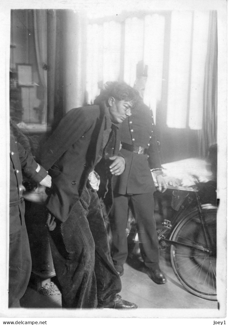 Photo Attentat Du Faubourg St Denis En 1913,un Des Agresseurs Au Commissariat De Police, Photo Agence Rol 13/18 - Personnes Anonymes