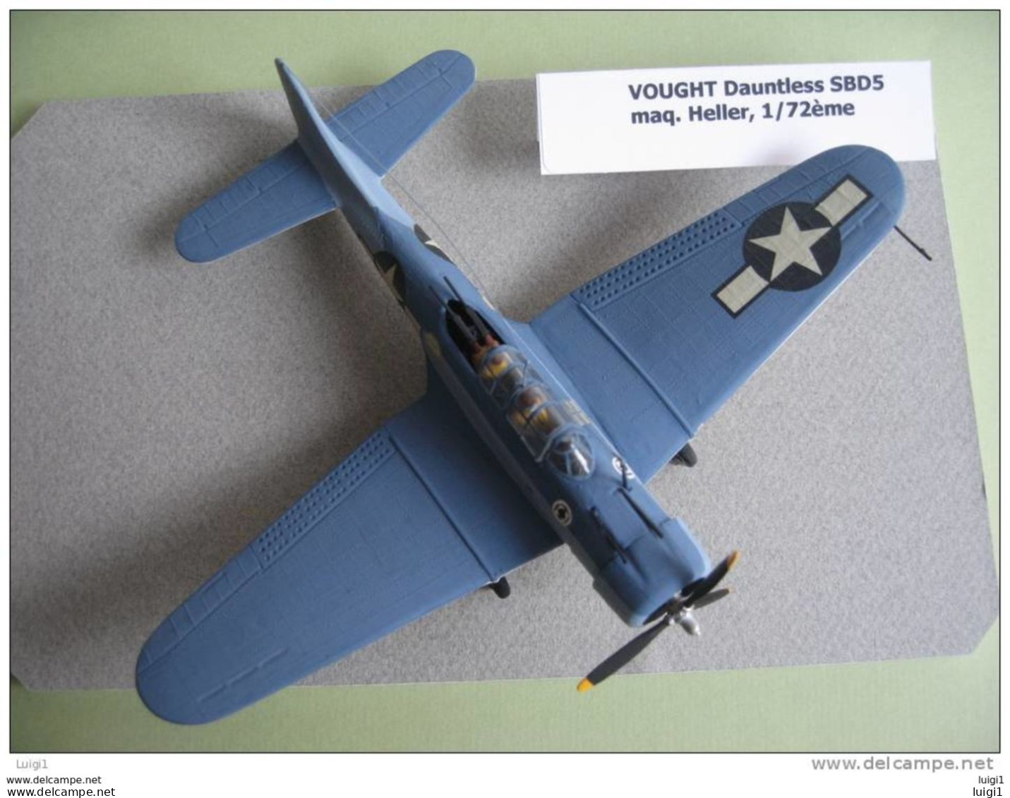 Maquette Plastique HELLER " Avion Militaire VOUGHT Dauntless SBD5 "  - Montée  éch : 72ème - Détaillée Et Complète. TB - Aviones