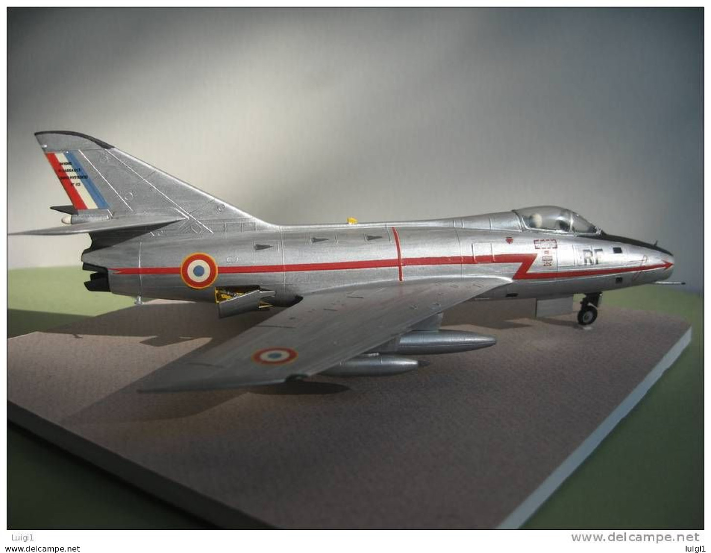 Maquette Plastique HELLER " Avion Militaire Dassault  SUPER MYSTERE B2 " Montée éch : 72ème - Détaillée Et Complète. TB - Aerei