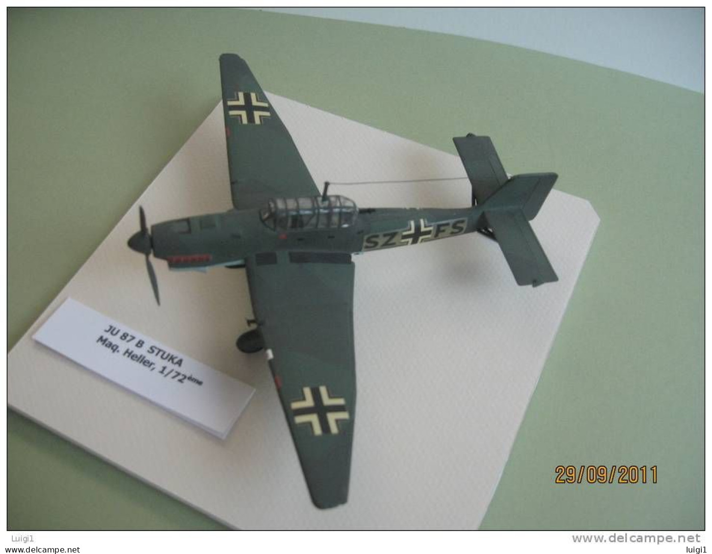 Maquette Plastique HELLER " Avion Militaire STUKA  JU 87 B  "  - Montée  éch : 72ème - Détaillée Et Complète. TB - Vliegtuigen