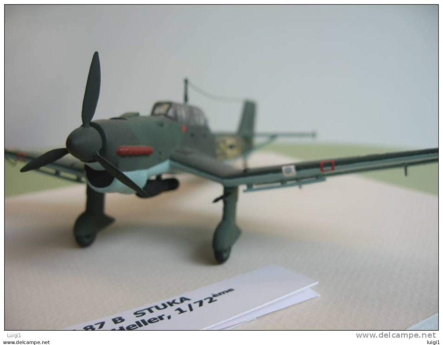 Maquette Plastique HELLER " Avion Militaire STUKA  JU 87 B  "  - Montée  éch : 72ème - Détaillée Et Complète. TB - Aerei