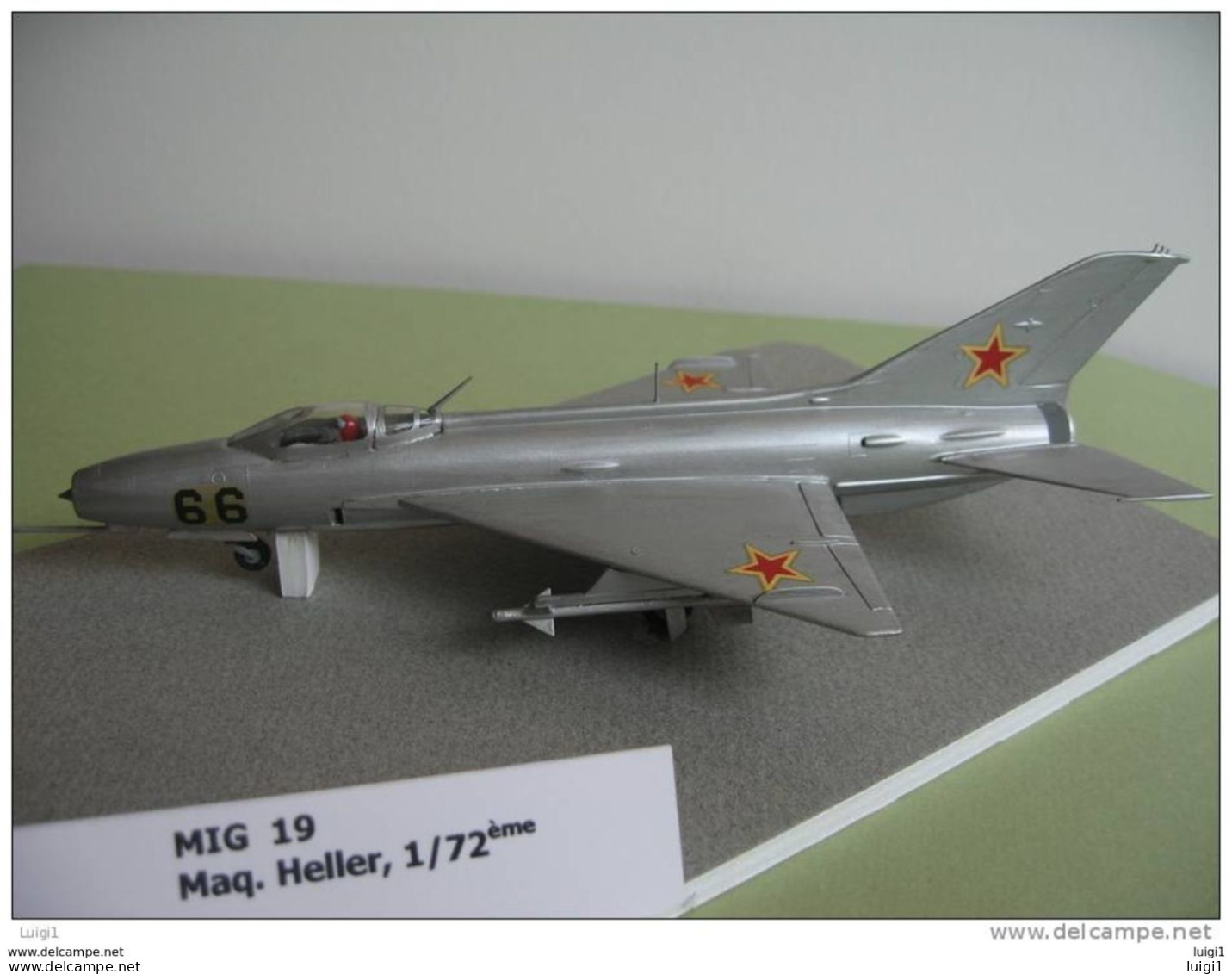 Maquette Plastique HELLER " Avion Militaire MIG 19 "  - Montée  éch : 72ème - TB - Avions