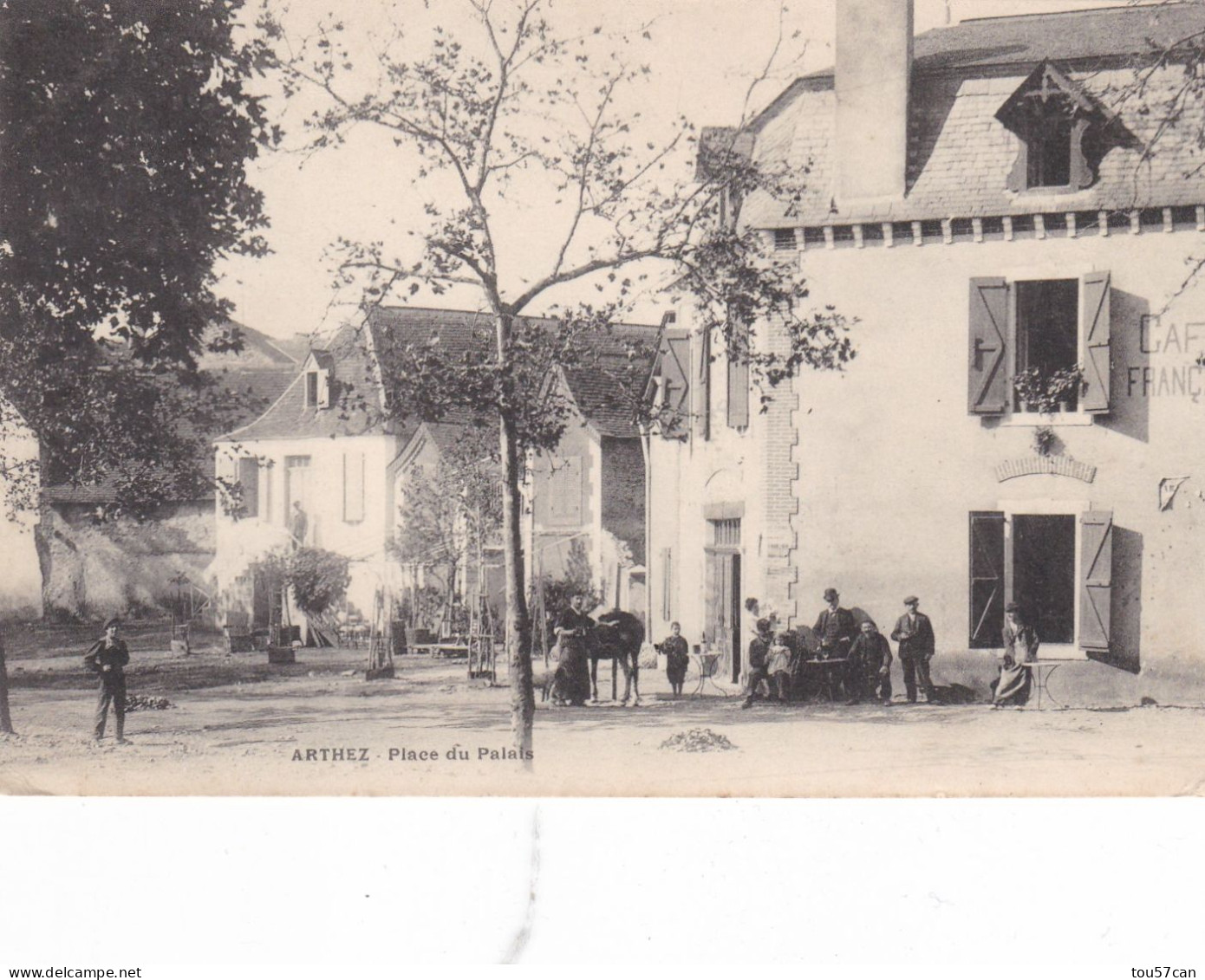 ARTHEZ - PAU - PYRENEES ATLANTIQUES  -  (64)  -  CPA ANIMEE DE 1906 - PLACE DU PALAIS - BEL AFFRANCHISSEMENT POSTAL. - Arthez De Bearn