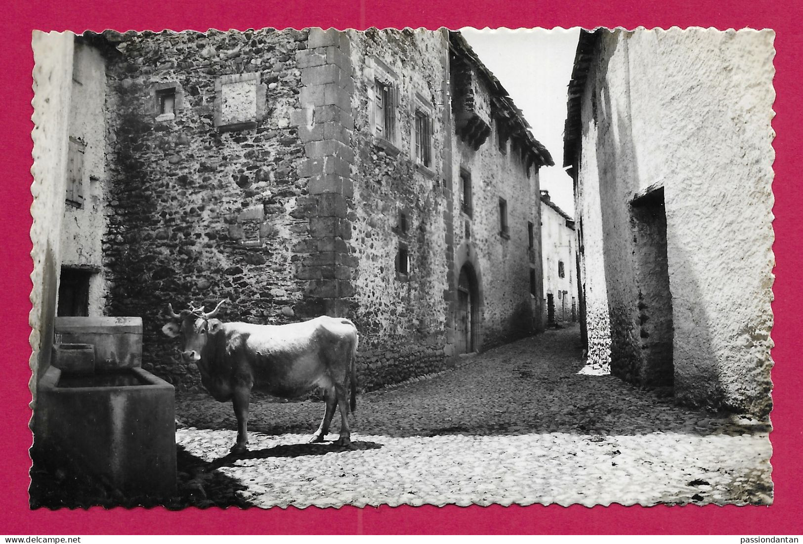 Carte Postale Semi Moderne Espagne - Aragón - Huesca - Benasque - Calle Ministro Cornel Y Casa Yuste En Primer Término - Huesca