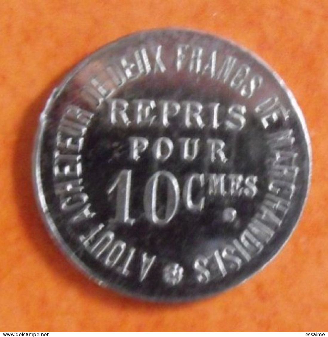 France. Jeton, Monnaie De Nécessité. Au Gagne Petit, à Laval, 63 Rue Joinville. Repris Pour 10 Centimes. Diam. 24 Mm - Monétaires / De Nécessité