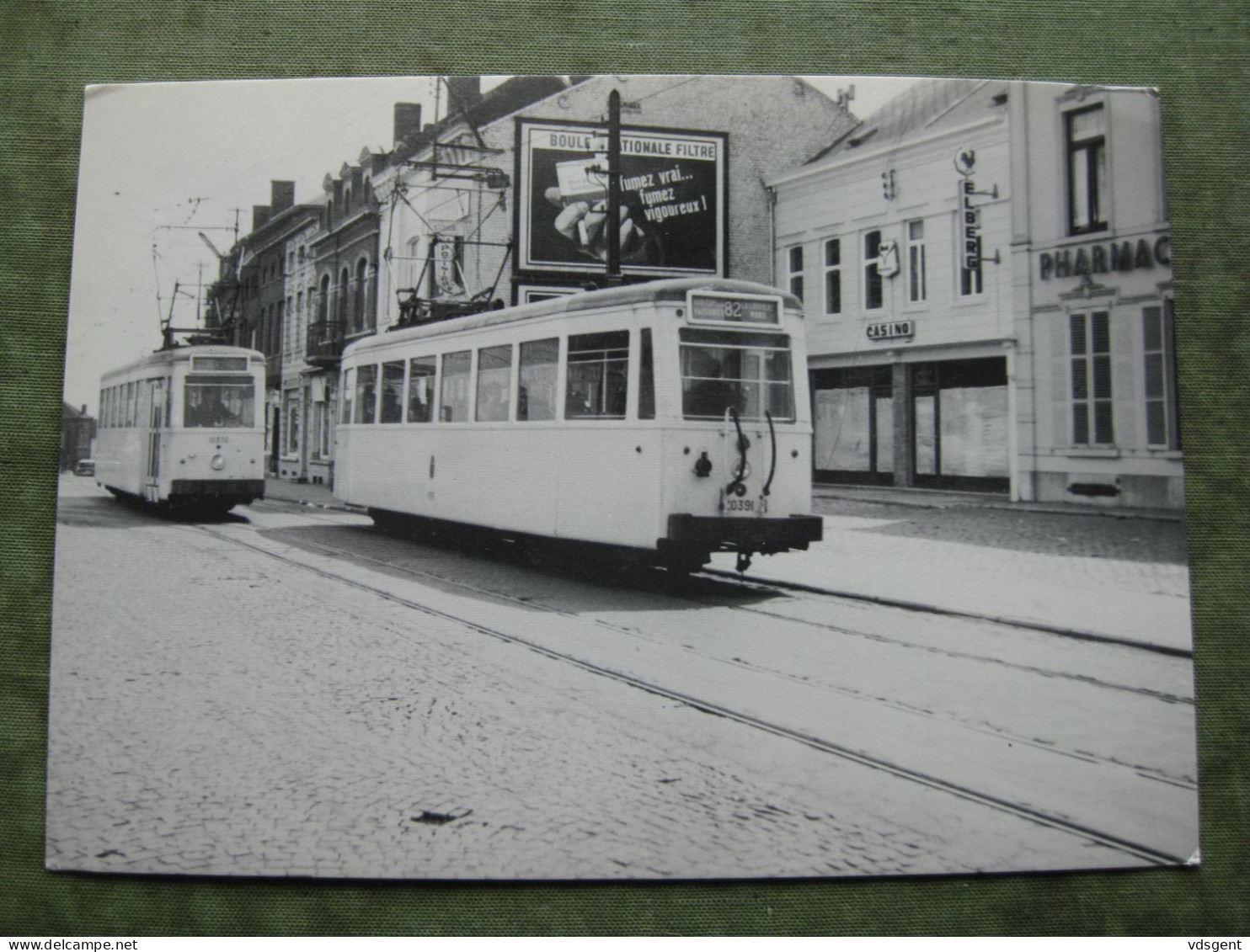 COURCELLES - PLACE DES TRIEUX - Courcelles