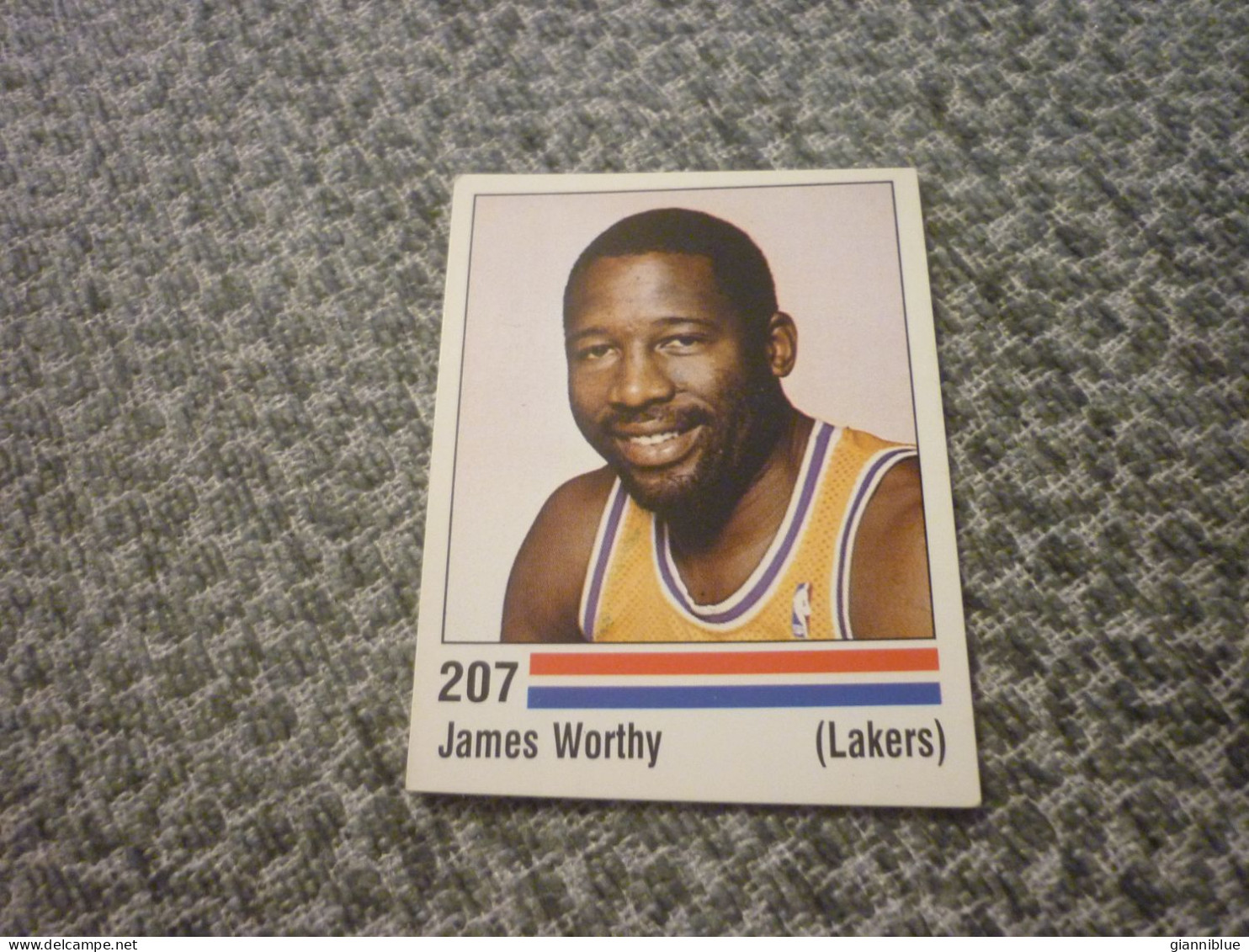 James Worthy Los Angeles Lakers NBA '89 Panini VHTF Spanish Edition Basketball Sticker #207 - 1980-1989