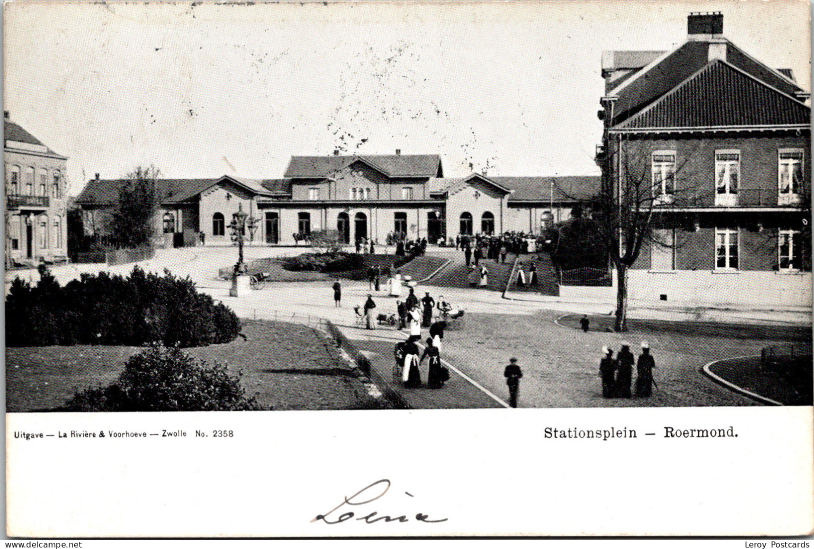 #3715 - Roermond, Stationsplein Met Volk (LB) - Roermond