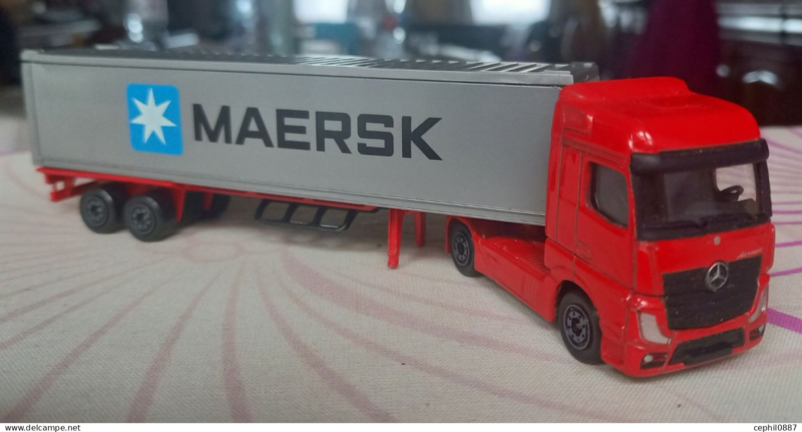 MAJORETTE: Semi-remorque MERCEDES MAERSK - Schaal 1:87