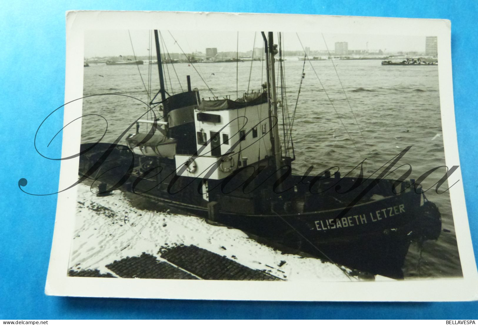 Elisabeth Letzer Rederij "Letzer Remorquege SA " Antwerpen  Sleper Sleepboot Schelde?   Binnenvaart Bouwjaar 1953 - Embarcaciones