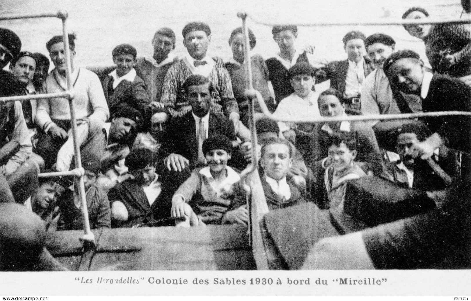CP ECRITE GROUPE ANNEE 1930 SUR LE BATEAU LE MIREILLE AUX SABLES D'OLONNE -BON ETAT -REF-75-HIROND-2 - Scoutisme