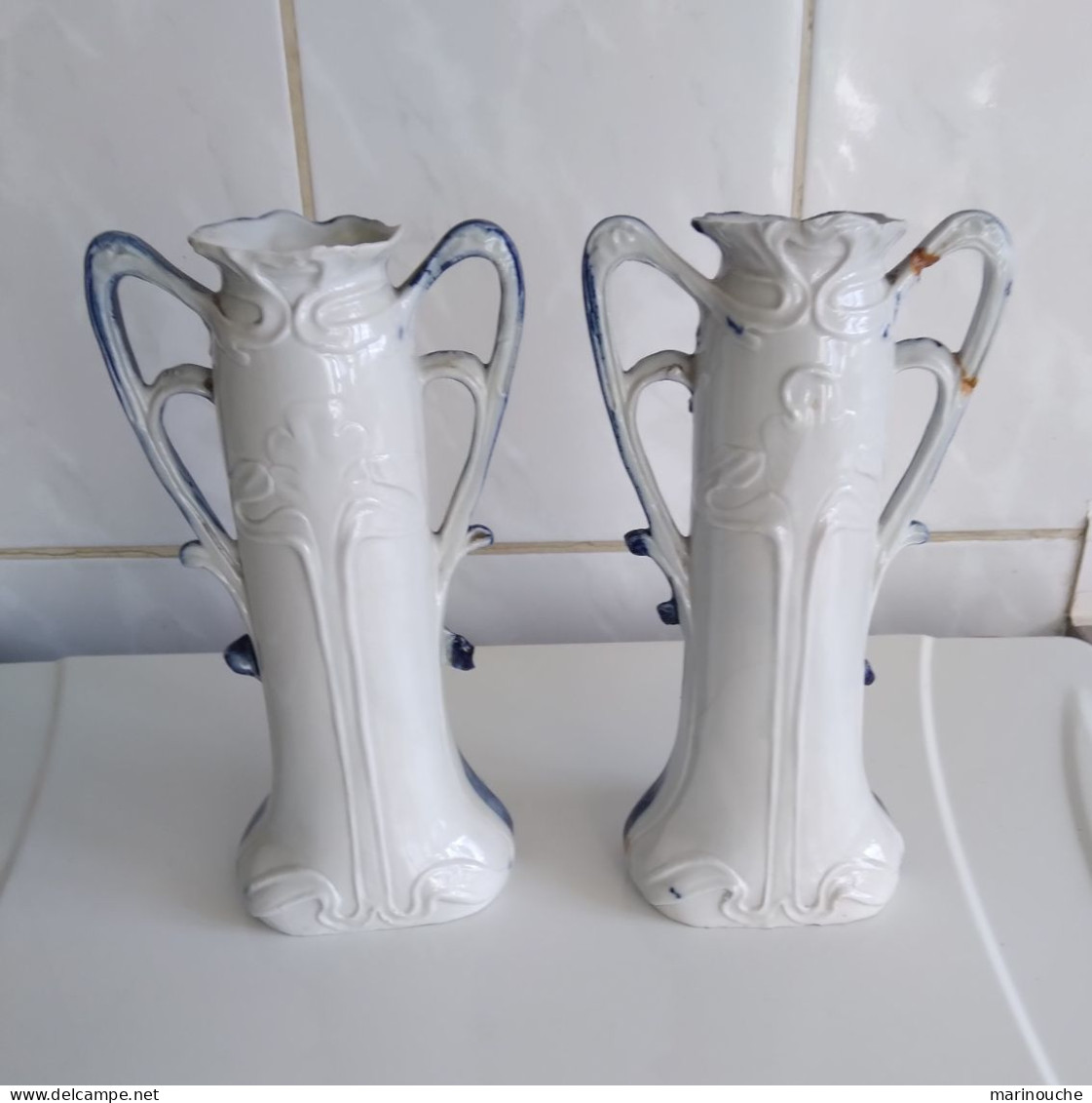 2 Petits Vases Avec Des Femmes Musiciennes (muses ?) - Vasen